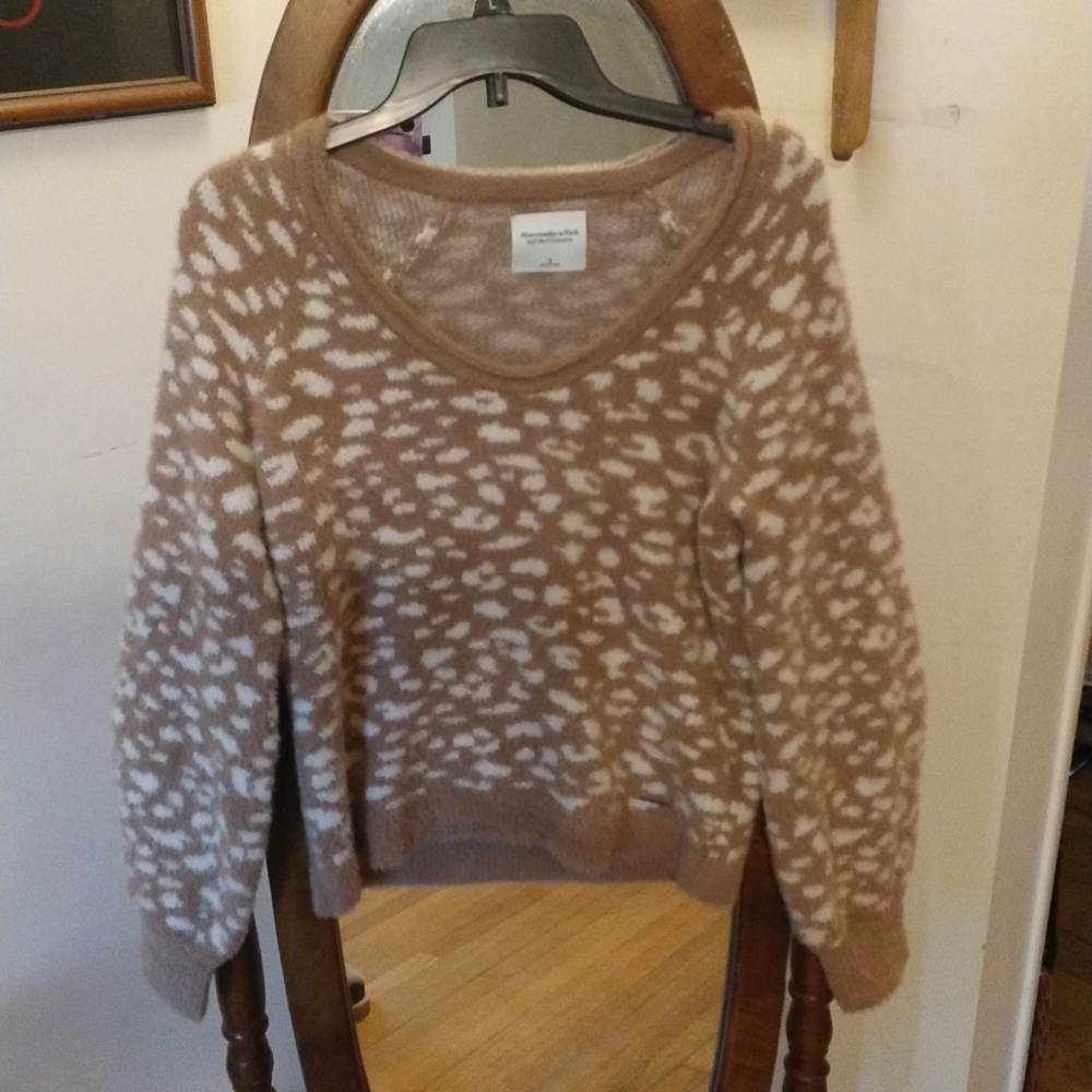 Abercrombie & Fitch Soft AF animal print sweater size small